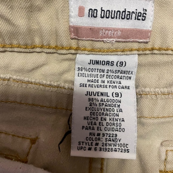 No boundaries tan booty jean shorts - Picture 3 of 4